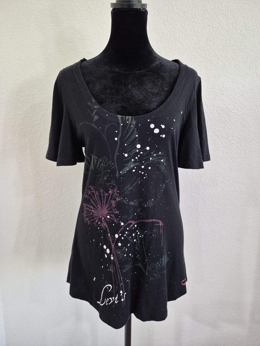 Levi's Black Soft Short-Sleeve Scoop Neck Graphic Tee
